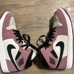 Nike Air Jordan Mid 1 Size 9 (Women)